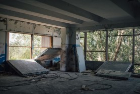 Chișinău: O adolescentă s-a prăbușit în gol de pe acoperișul unei construcții părăsite